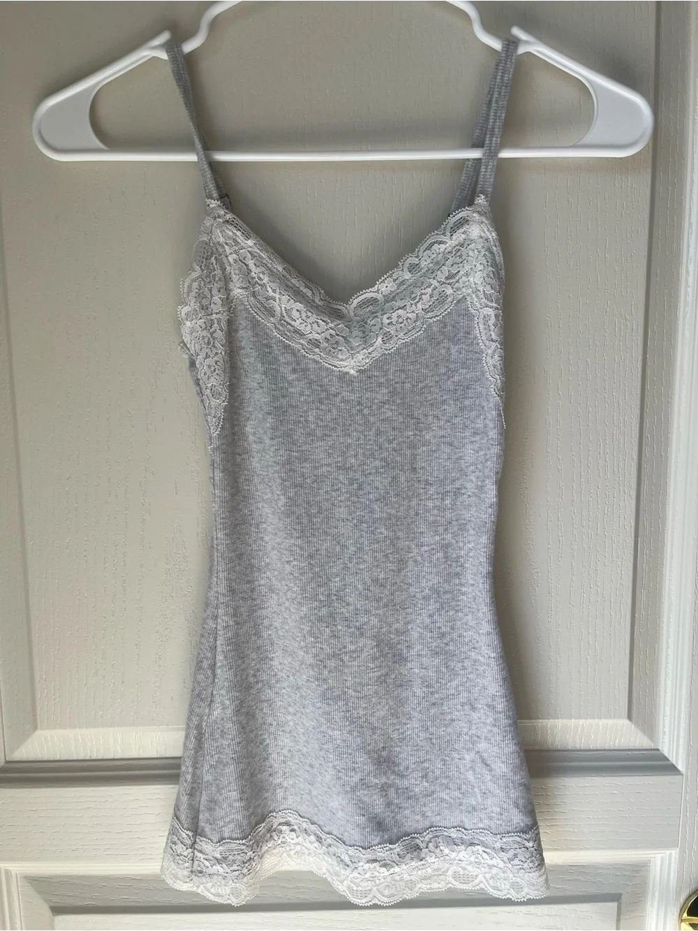 Hollister Lace-Trim Cami in light heather gray size xxs